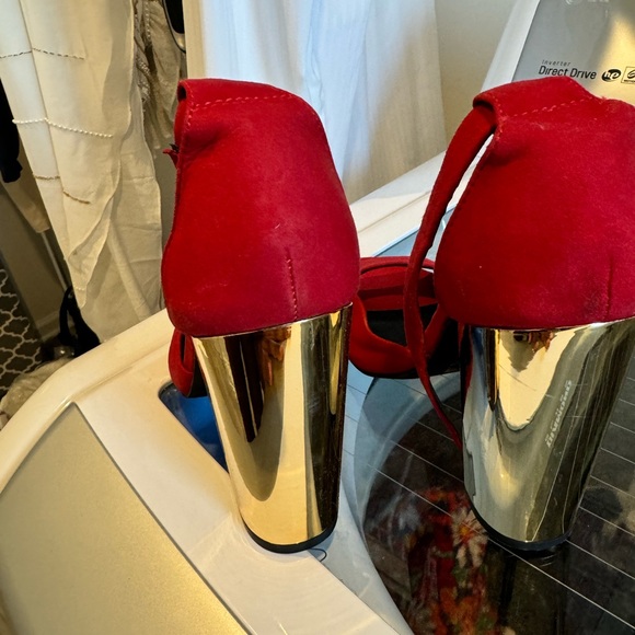 Shoes - Picture 4 of 9